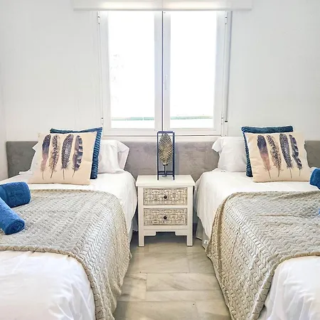 Modern 3 Bedroom In Puerto Banus Apartman