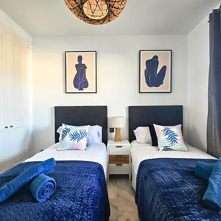 Modern 3 Bedroom In Puerto Banus Apartman *