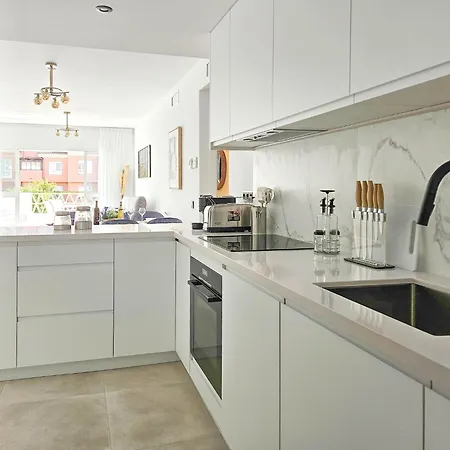 Modern 3 Bedroom In Puerto Banus Daire *